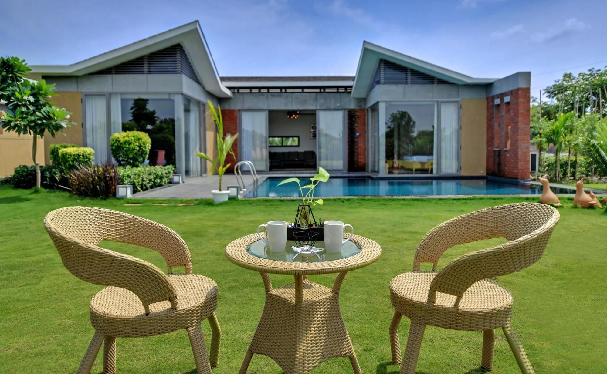 The Fern Royal Farm Resort, Anjār Exterior foto